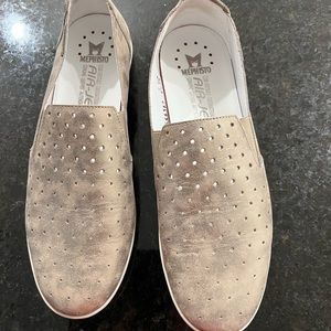 MEPHISTO SPORT Shoes, Gold Sz 9 1/2 Pre-owned, good condition
